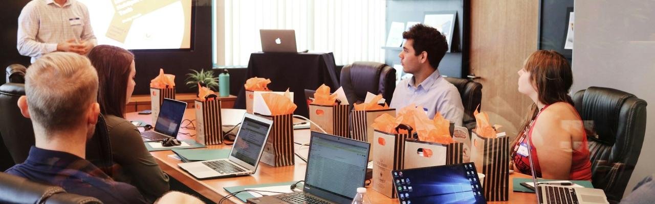 10 Tính Năng Bắt Buộc Phải Có Trên Website Thương Mại Điện Tử 2026: Kỷ Nguyên Của AI Và Trải Nghiệm Cá Nhân Hóa